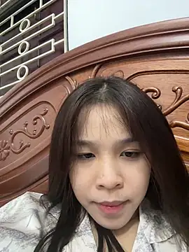 Lyli-122 online show from April 25, 2026, 12:52 pm