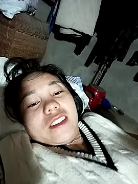 vanvan005 online show from February 18, 2026, 11:12 pm