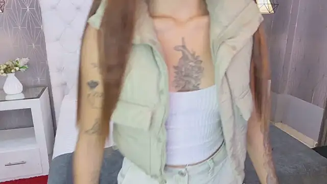 VioletFroost online show from April 9, 2026, 7:42 pm