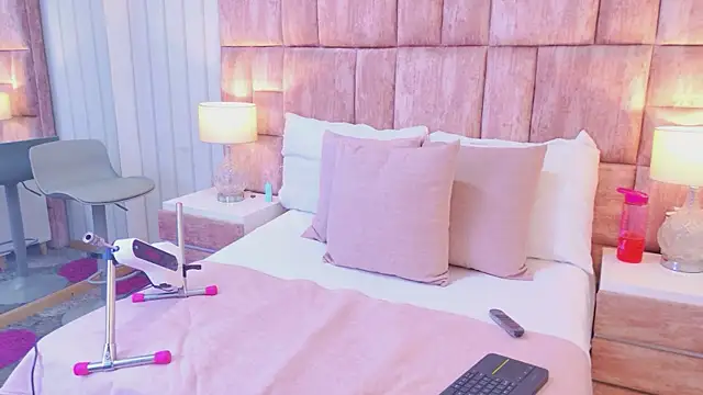 VioletFroost online show from April 6, 2026, 7:37 pm