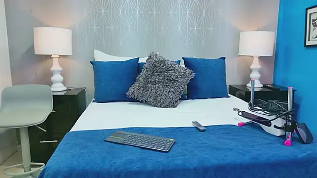 VioletFroost online show from April 11, 2026, 7:28 pm