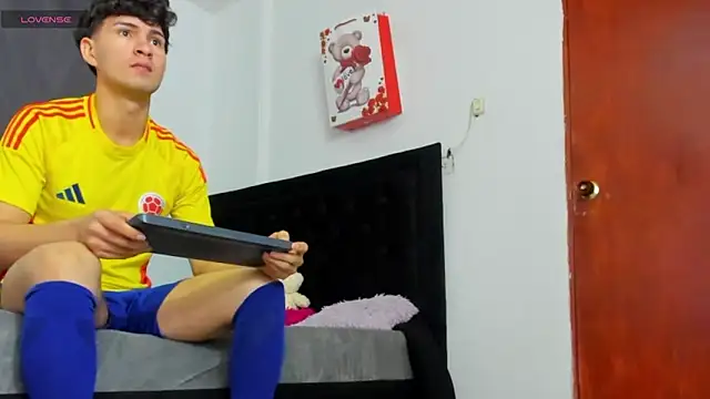 camilo model online show from April 2, 2026, 7:09 pm