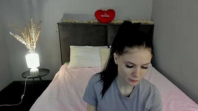 Snapshot of SkinyJoys chatting on February 15, 2026, 2:01 am SkinyJoys online show from February 15, 2026, 2:01 am