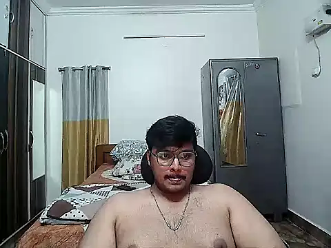 Snapshot of maxi23932 chatting on May 13, 2026, 10:22 am maxi23932 online show from May 13, 2026, 10:22 am