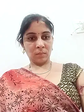 Snapshot of Hot_ree85 chatting on May 4, 2026, 4:10 pm Hot ree85 online show from May 4, 2026, 4:10 pm