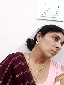 Snapshot of Hot_ree85 chatting on April 25, 2026, 6:49 am Hot ree85 online show from April 25, 2026, 6:49 am