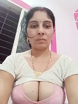 Snapshot of Hot_ree85 chatting on May 31, 2026, 6:30 am Hot ree85 online show from May 31, 2026, 6:30 am