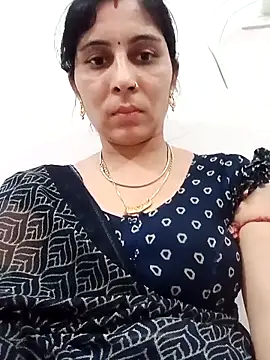 Snapshot of Hot_ree85 chatting on May 3, 2026, 11:58 am Hot ree85 online show from May 3, 2026, 11:58 am