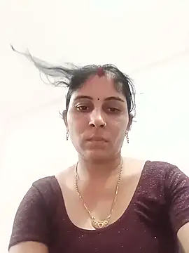 Snapshot of Hot_ree85 chatting on May 20, 2026, 5:43 pm Hot ree85 online show from May 20, 2026, 5:43 pm