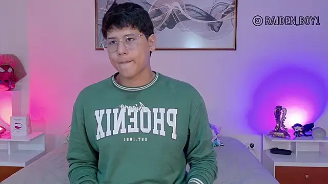 Snapshot of RaidenBoy11 chatting on January 5, 2026, 6:55 pm RaidenBoy11 online show from January 5, 2026, 6:55 pm