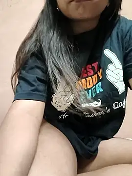 Hot Twinkle online show from April 13, 2026, 6:45 pm