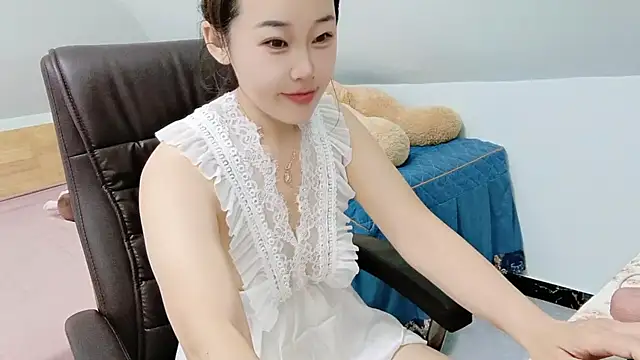 Leila E online show from April 14, 2026, 4:06 am