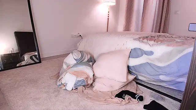 emilynoir   online show from February 11, 2026, 11:43 am