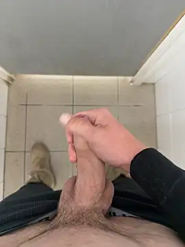 chrisst32 online show from April 5, 2026, 11:28 am