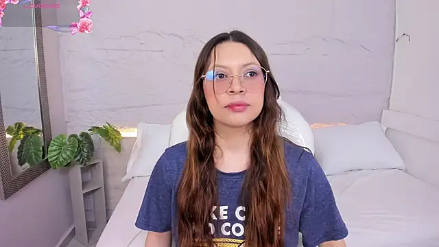 lanna 18  online show from April 17, 2026, 11:35 am