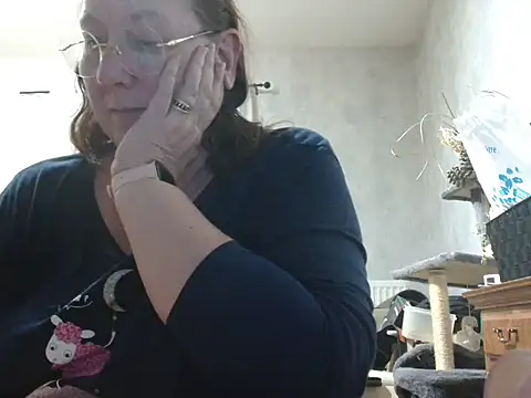 xmyriamx online show from March 2, 2026, 7:54 pm