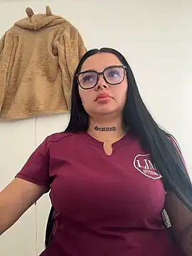 Mia  Bloom online show from January 8, 2026, 2:45 pm