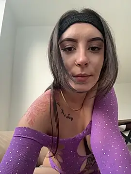 alesziarose  online show from January 7, 2026, 10:48 pm