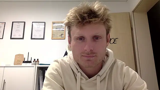 Fitlover1994 online show from January 5, 2026, 6:22 pm