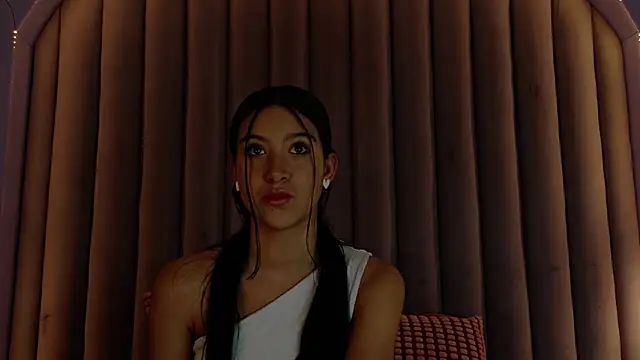 Snapshot of AmberStonne__ chatting on May 16, 2026, 7:24 pm AmberStonne online show from May 16, 2026, 7:24 pm