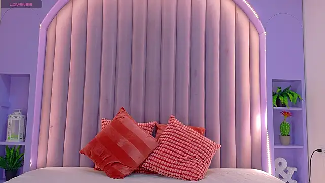 AmberStonne   online show from April 7, 2026, 2:46 am