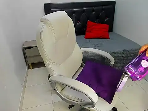 LunaFever69 online show from January 8, 2026, 3:23 am