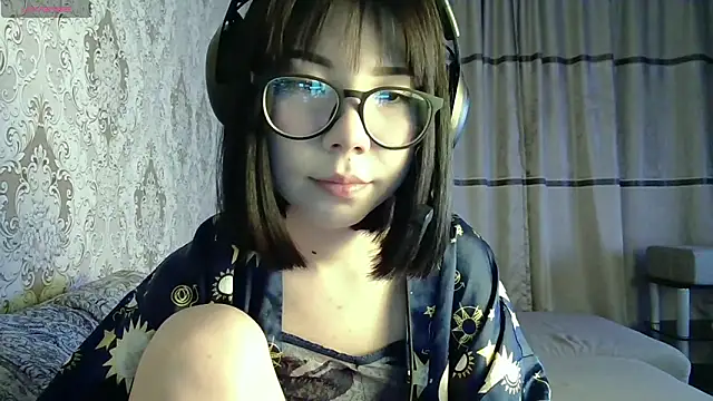 AprilOnilll online show from March 25, 2026, 5:12 pm