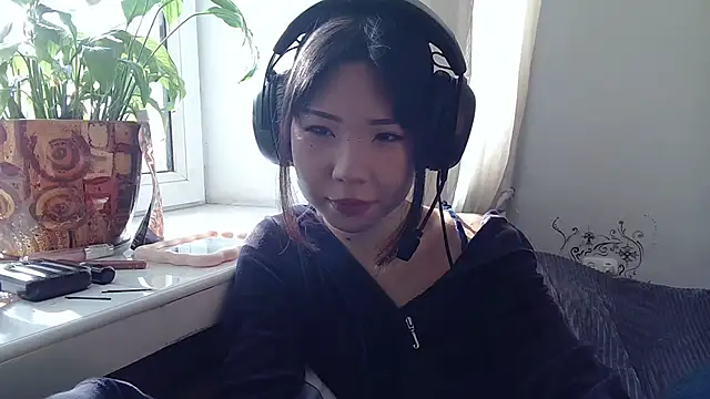 AprilOnilll online show from January 6, 2026, 7:34 am