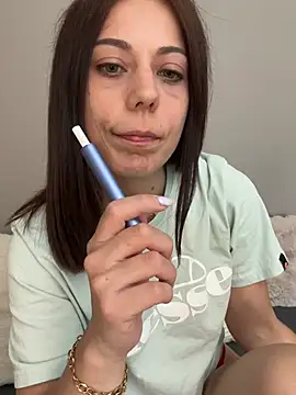 Snapshot of Luna_licous chatting on May 27, 2026, 1:07 pm Luna licous online show from May 27, 2026, 1:07 pm