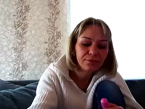 Snapshot of MissKryss chatting on February 3, 2026, 12:10 pm MissKryss online show from February 3, 2026, 12:10 pm