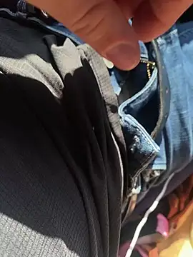 allee2206 online show from March 10, 2026, 8:29 am