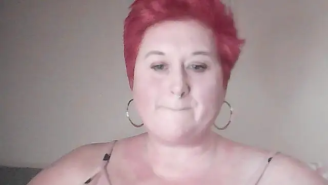 Snapshot of BustyRedxx chatting on March 4, 2026, 7:21 pm BustyRedxx online show from March 4, 2026, 7:21 pm