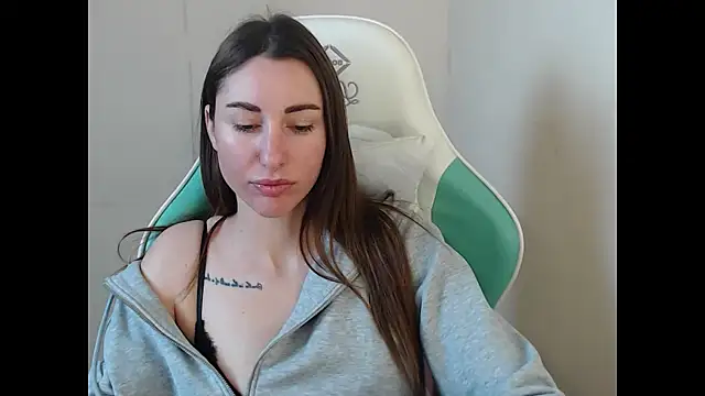 cammila horn online show from January 13, 2026, 12:42 pm