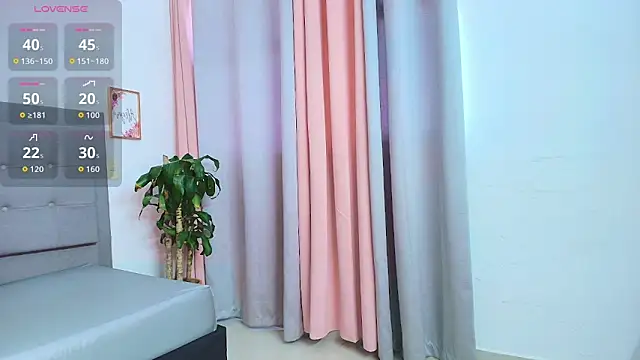 Snapshot of saray_reesee chatting on February 14, 2026, 7:58 pm saray reesee online show from February 14, 2026, 7:58 pm