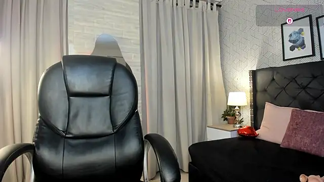 tanisha  lux online show from March 27, 2026, 10:33 pm