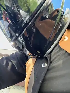 Snapshot of TaylorrHill chatting on June 11, 2026, 1:19 pm TaylorrHill online show from June 11, 2026, 1:19 pm