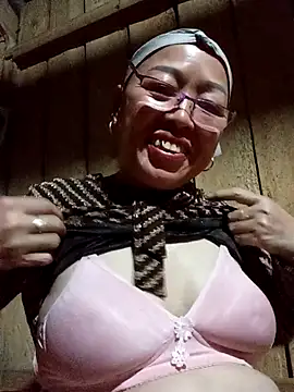 Snapshot of Agnes-baby chatting on February 25, 2026, 12:49 pm Agnes-baby online show from February 25, 2026, 12:49 pm