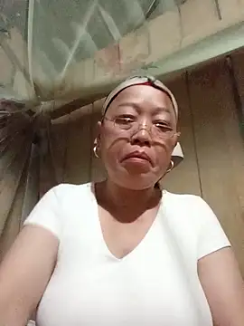Snapshot of Agnes-baby chatting on May 12, 2026, 10:27 pm Agnes-baby online show from May 12, 2026, 10:27 pm