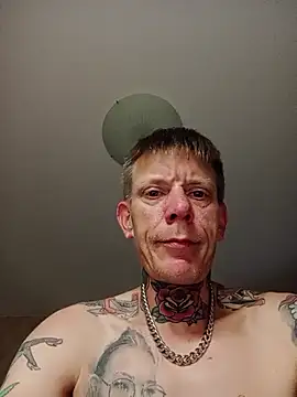 Snapshot of Der_Schoene_Penis chatting on May 1, 2026, 12:04 am Der Schoene Penis online show from May 1, 2026, 12:04 am