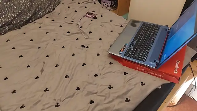 Snapshot of Spatgirl chatting on February 14, 2026, 9:15 pm Spatgirl online show from February 14, 2026, 9:15 pm