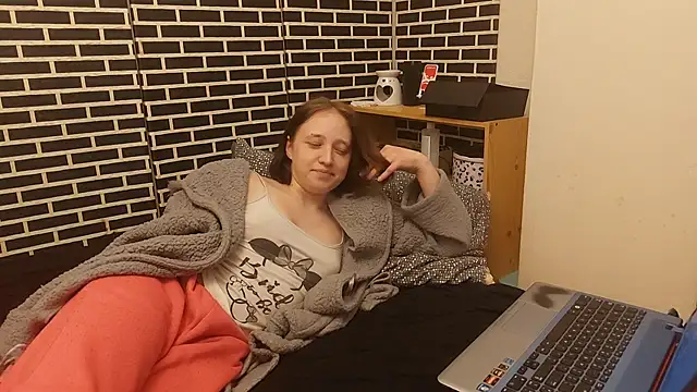 Snapshot of Spatgirl chatting on February 13, 2026, 7:14 pm Spatgirl online show from February 13, 2026, 7:14 pm