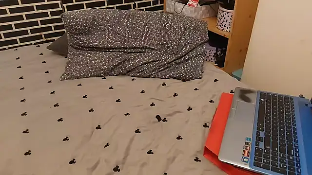 Snapshot of Spatgirl chatting on February 18, 2026, 2:24 pm Spatgirl online show from February 18, 2026, 2:24 pm