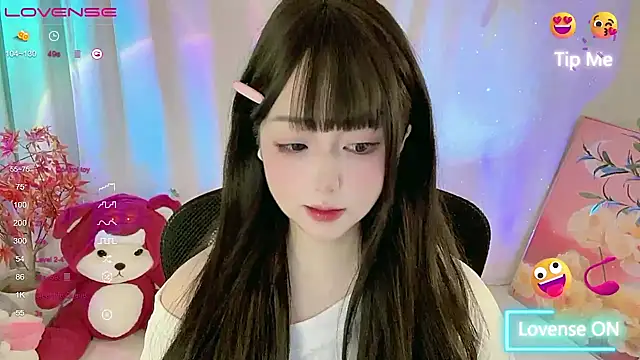 Snapshot of CLaire-5 chatting on April 3, 2026, 6:47 pm CLaire-5 online show from April 3, 2026, 6:47 pm
