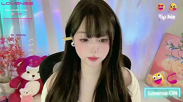 Snapshot of CLaire-5 chatting on April 13, 2026, 11:31 pm CLaire-5 online show from April 13, 2026, 11:31 pm