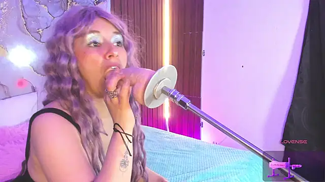 Emmayourgirl online show from April 7, 2026, 2:35 am