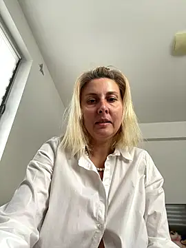 Amelia9798 online show from January 18, 2026, 9:02 am