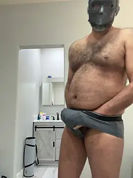Snapshot of HairyDomGuy chatting on February 18, 2026, 7:32 pm HairyDomGuy online show from February 18, 2026, 7:32 pm