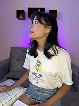 Iam Lyan  online show from April 3, 2026, 9:32 pm