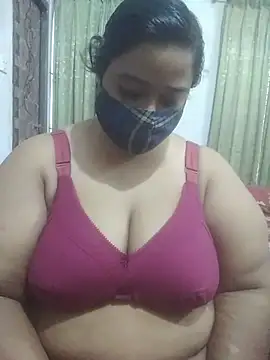 Snapshot of momo_loves chatting on July 8, 2026, 5:08 am momo loves online show from July 8, 2026, 5:08 am