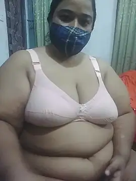 Snapshot of momo_loves chatting on May 13, 2026, 12:45 pm momo loves online show from May 13, 2026, 12:45 pm